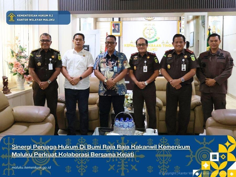 Sinergi_Penjaga_Hukum_Di_Bumi_Raja_Raja_Kakanwil_Kemenkum_Maluku_Perkuat_Kolaborasi_Bersama_Kejati.jpg